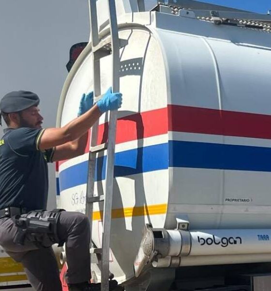 Guardia di finanza sequestro autobotte 02