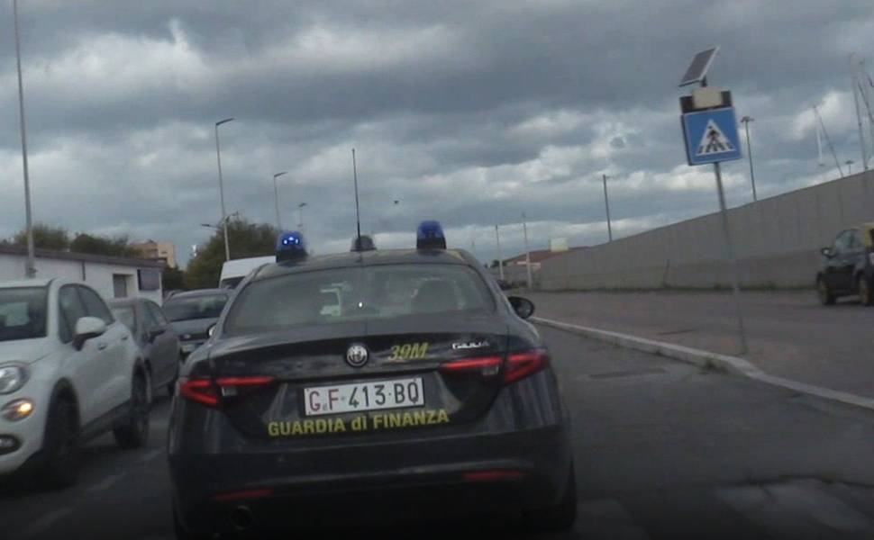 Sequestro da 150mila euro ad un imprenditore di impianti elettrici, ritenuto vicino alla 'ndrangheta 53 Guardia finanza crotone - sequestro imprenditore impianti elettrici 02