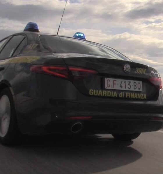Guardia finanza crotone - sequestro imprenditore impianti elettrici 03