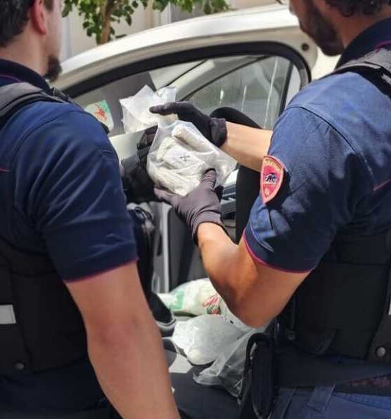 Hashish furgone abbandonato polizia crotone