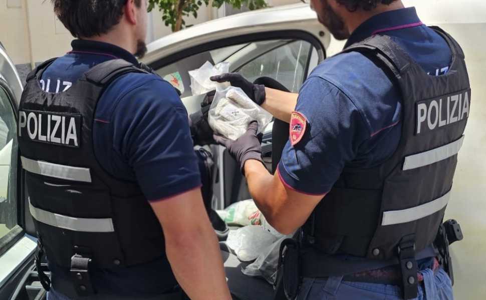 Hashish furgone abbandonato polizia crotone