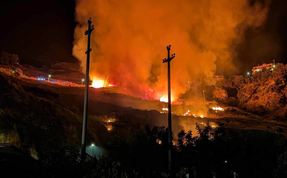 Inferno di fuoco: decine di roghi anche in provincia di Cosenza. Incendi senza tregua nel picco del caldo 52 Incendi - rogo a cetraro