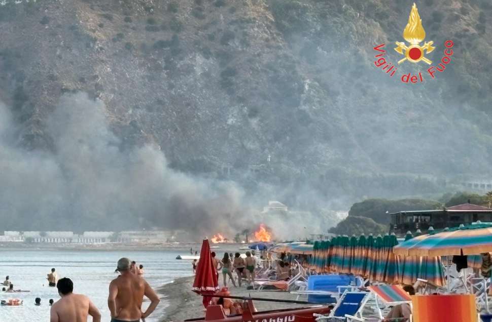 La Calabria nella morsa degli incendi: 150 interventi dei Vigili del Fuoco in poche ore - VIDEO 52 Incendi estate 2026 Copanello