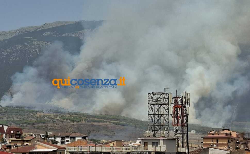 Vasto incendio sul Pollino a ridosso dell'autostrada A2: riaperto il tratto tra Sibari e Morano 52 Incendio Morano Calabro 2