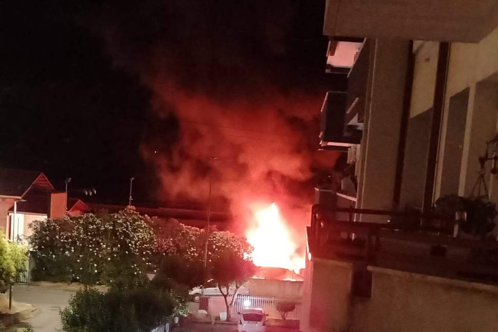 Cosenza, rogo devastante nell'autoparco di Vaglio Lise. Ecologia Oggi: «Episodio pazzesco ed ignobile» 53 Incendio Ecologia Oggi Vaglio Lise