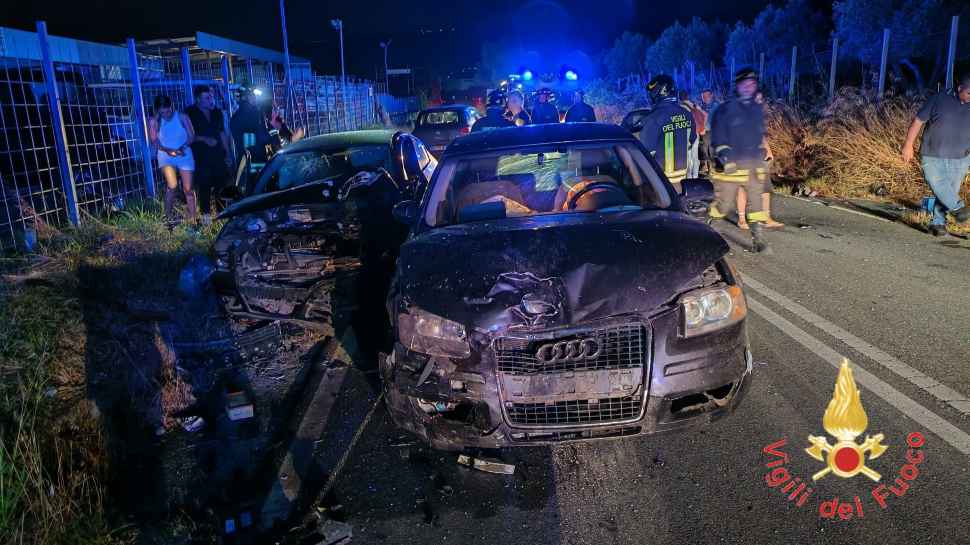 Ancora un incidente sulla Statale 106: scontro tra 3 auto. Cinque i feriti, uno è grave 52 Incidente Statale 106 Borgia 2