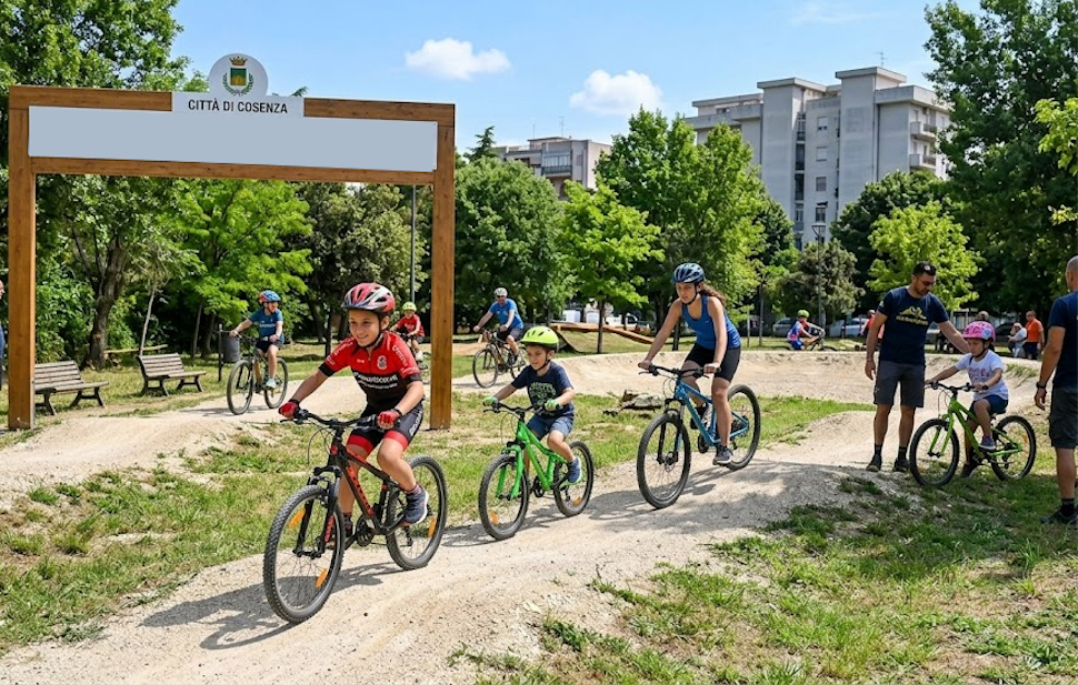 Cosenza, arriva la "Kids MTB Academy": in centro città un innovativo parco ciclabile e MTB per bimbi e ragazzi 51 Kids MTB Academy Cosenza pista parco