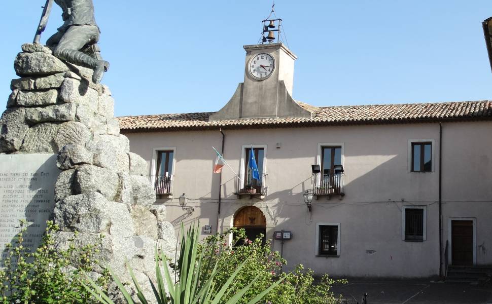 «Abusi e illegalità alla casa di riposo Serenità», il Comune di Mongrassano chiede il risarcimento danni 53 Municipio Mongrassano - casa riposo serenità