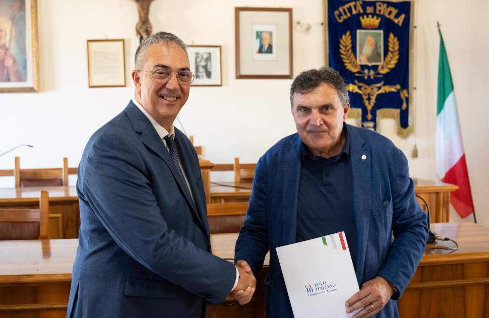 Paola, il Comune contro l'emigrazione dei giovani: siglata l'intesa per costruire una rete per il lavoro e l'impresa 119 Paola_giovani_lavoro
