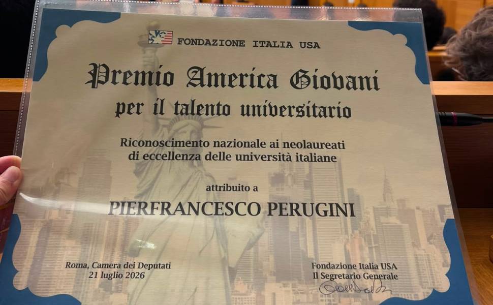Pierfrancesco Perugini riceve alla Camera il “Premio America Giovani” per il talento universitario 52 Pierfrancesco Perugini premio america giovani 01