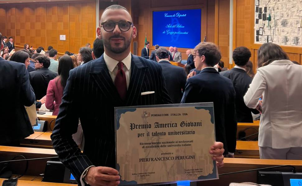 Pierfrancesco Perugini riceve alla Camera il “Premio America Giovani” per il talento universitario 51 Pierfrancesco Perugini premio america giovani 02