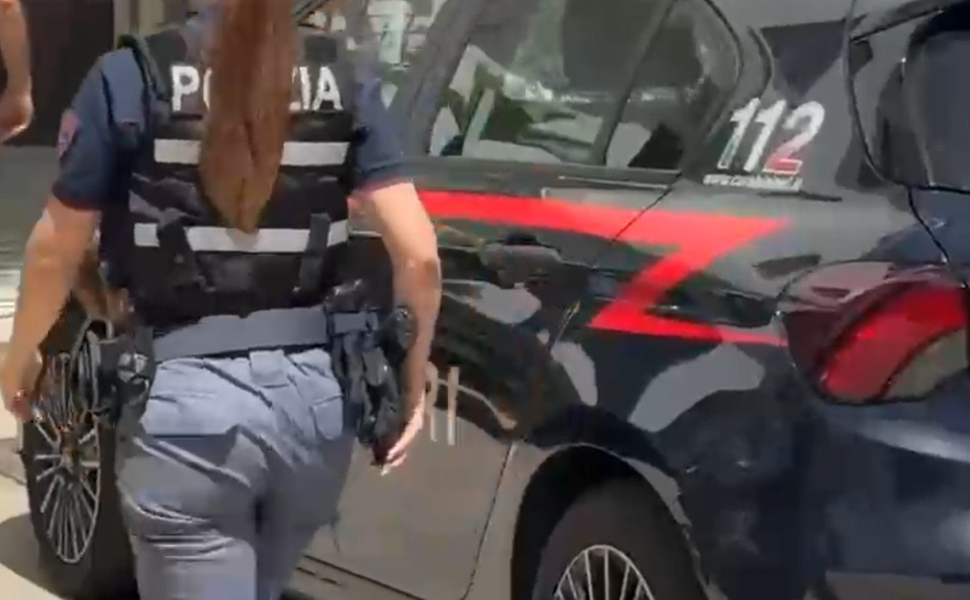 Maxi blitz antimafia e 79 indagati: 2 ricercati si presentano spontaneamente alle autorità 211 Ricercati Polizia Carabinieri 79 indagati 02