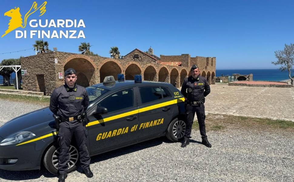 Frode fiscale nel settore dell'autotrasporto: maxi sequestro da 400mila euro 52 Sequestro guardia finanza - autotrasporto 02