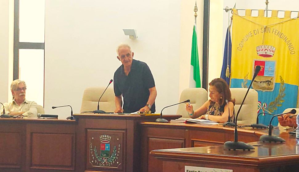 Sbombero della tendopoli di San Ferdinando, il sindaco chiarisce: «Operazione lampo ed in armonia» 53 Sindaco GAETANO IN CONSIGLIO