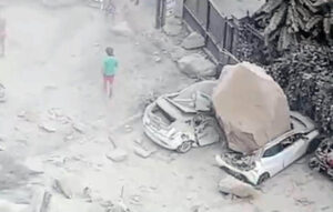 Fortissimo terremoto a Napoli: magnitudo 4.7, la scossa più forte di sempre. Crolli, paura e gente in strada 54 Terremoto Napoli3