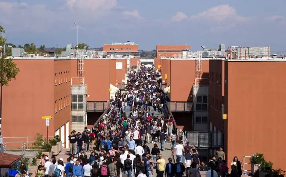 Unical, la denuncia di uno studente e l'appello al rettore: «basta abusi di potere, più rispetto per i ragazzi» 52 Unical - studenti - denuncia 01