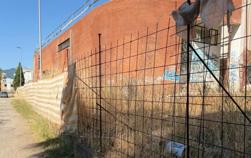 Rende, degrado all'ex centro sociale di Viale dei Giardini. Garritano “Il Comune impone regole ai cittadini non per se" 54 Viale dei giardini ex centro sociale3