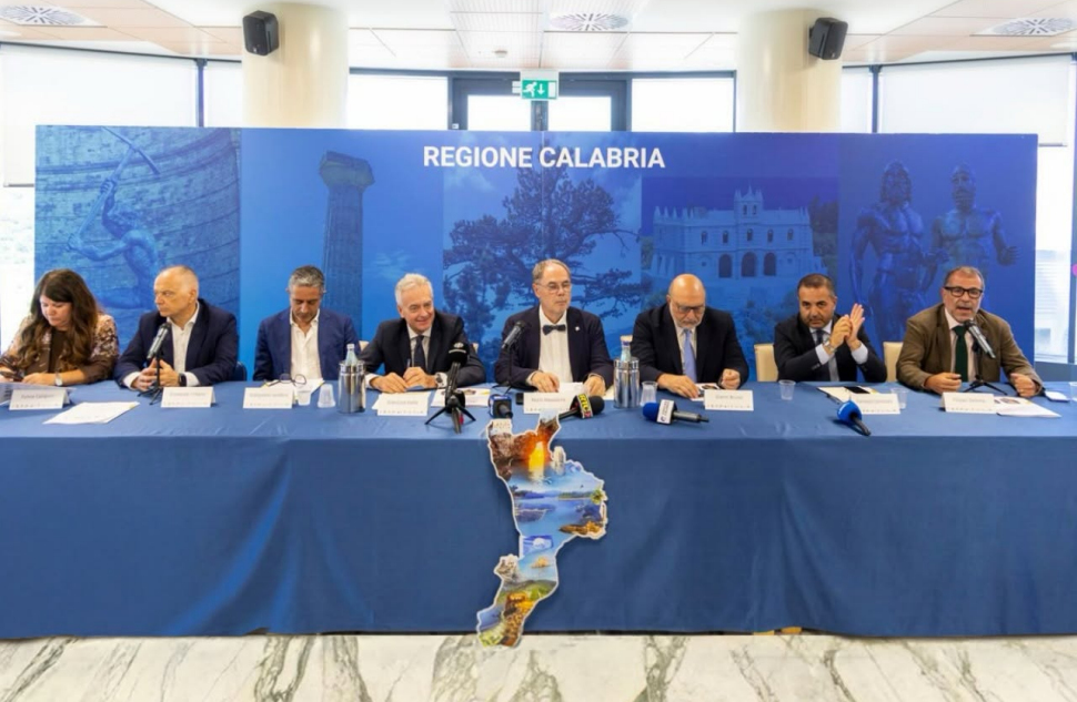 "Vinitaly and the City" 2026: dai templi di Sibari al lungomare Falcomatà. Calabria capitale estiva del vino 52 Vinitaly and the city 2026 regione