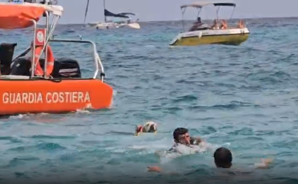 Esercitazioni di salvataggio anche ad Amantea: Guardia Costiera e cani insieme in mare 99 amantea-salvataggio-guardia-costiera-cani