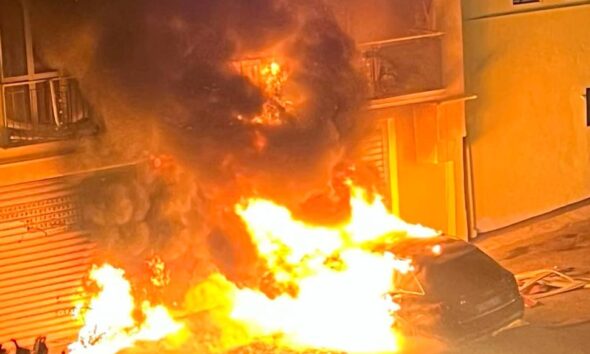 auto fiamme rossano 02