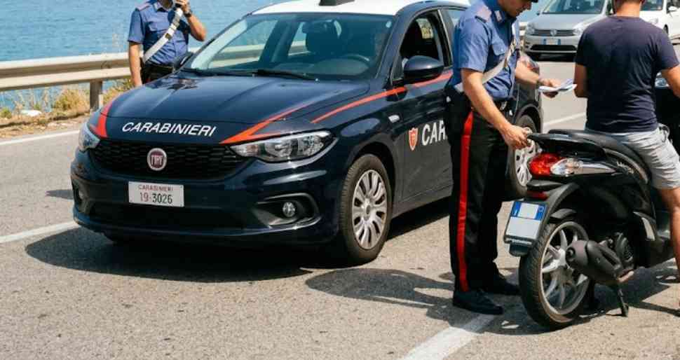 Belvedere Marittimo, il motorino con il fanalino rotto lo tradisce: scoperto con oltre mezzo chilo di hashish 89 belvedere-marittimo-hashish-droga-carabinieri