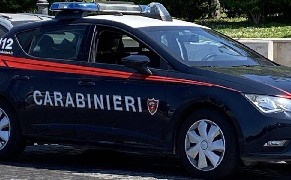 carabinieri auto centro accoglienza