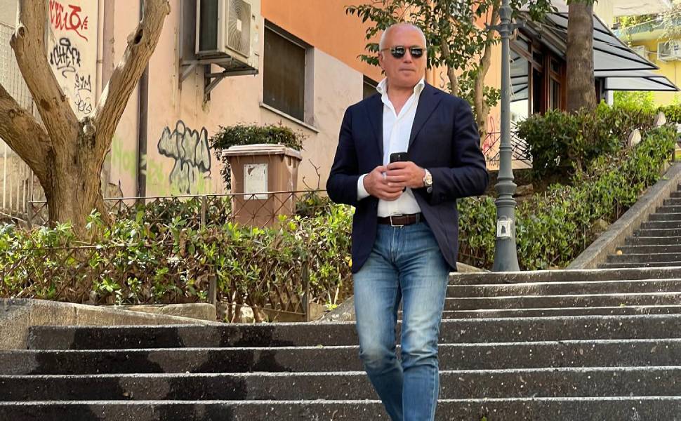 Cosenza, il Comune firma il patto con un cittadino: così rinasce la scalinata di Via Calabria 52 caruso scalinata via calabria