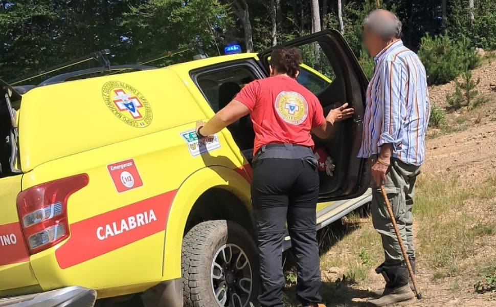 Paura a Camigliatello: disperso un cercatore di funghi, decisivo l'intervento del Soccorso Alpino 99 cercatore funghi camigliatello soccorso alpino