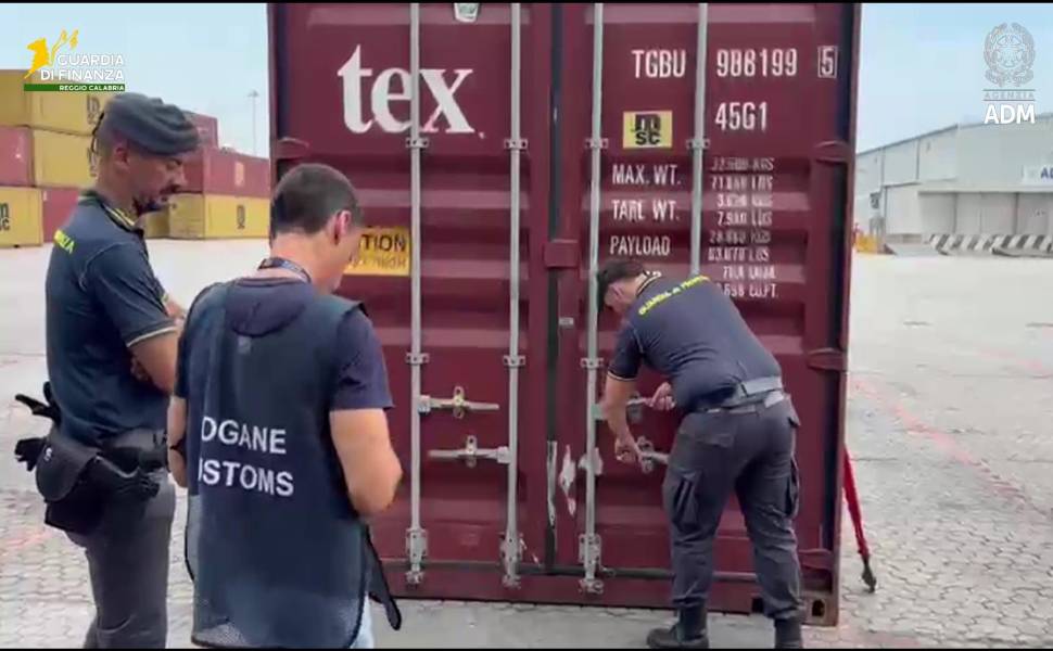 Cocaina purissima in un carico di pellet: sequestrati 113 chili di droga da 20 milioni di euro 51 cocaina porto gioia tauro - pellet 02