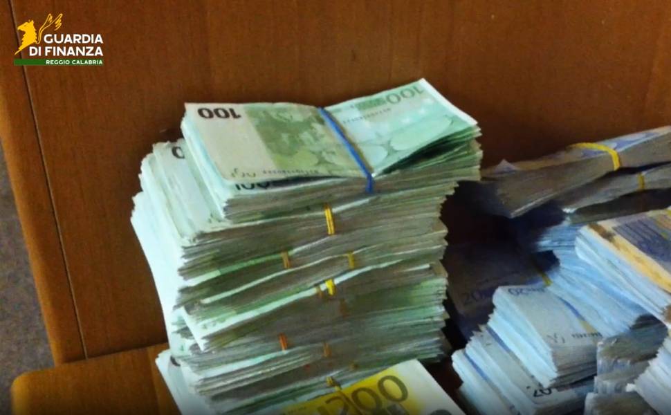 confisca tegano contanti 02