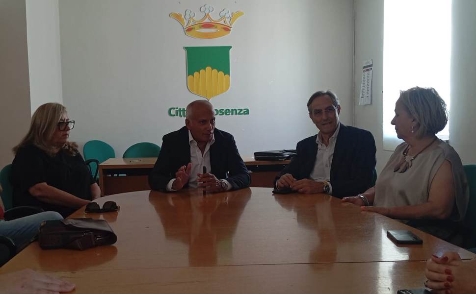 Cosenza, confronto in Consulta per il rilancio del commercio. Caruso: «Ascolto, programmazione e condivisione» 52 consulta commercio Cosenza 2