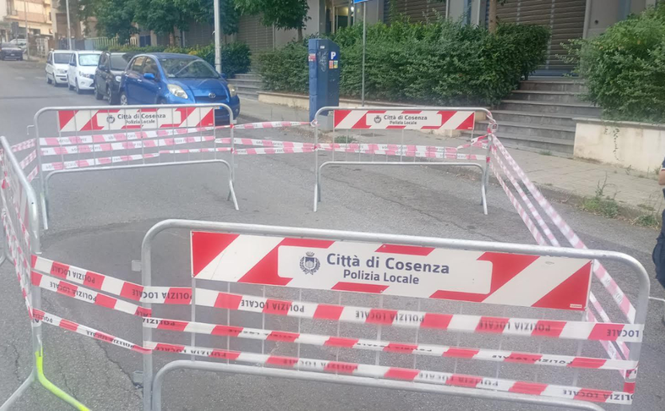 cosenza-via-aldo-moro-sede-stradale-cedimento