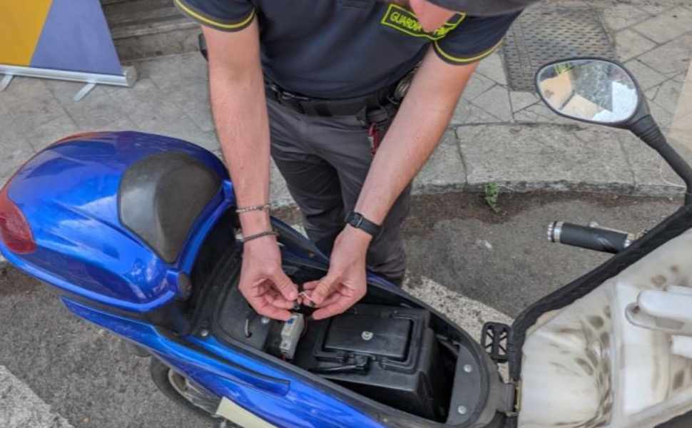 Falsi scooter venduti come e-bike, maxi sequestro di 6.885 veicoli del valore di 5 milioni di euro 203 e-bike indagine guardia finanza 02