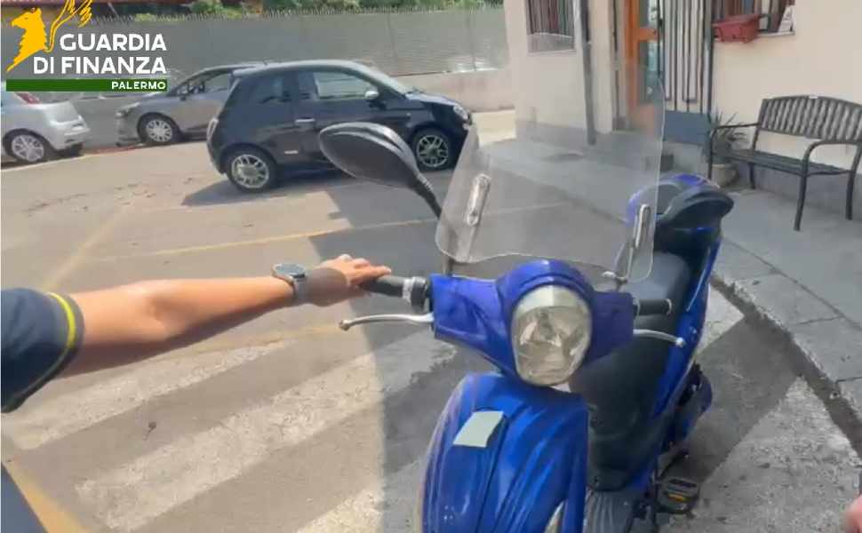 Falsi scooter venduti come e-bike, maxi sequestro di 6.885 veicoli del valore di 5 milioni di euro 52 e-bike indagine guardia finanza 03