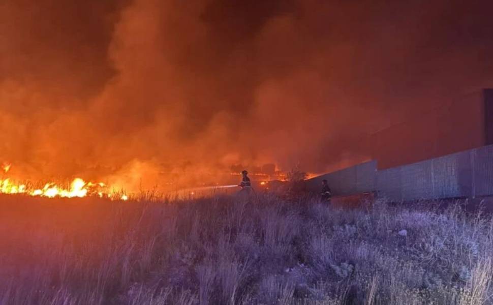 Vasto incendio a Castrovillari: trasferite le detenute della casa circondariale, Garante «lavoro di squadra» 90 incendio castrovillari 01
