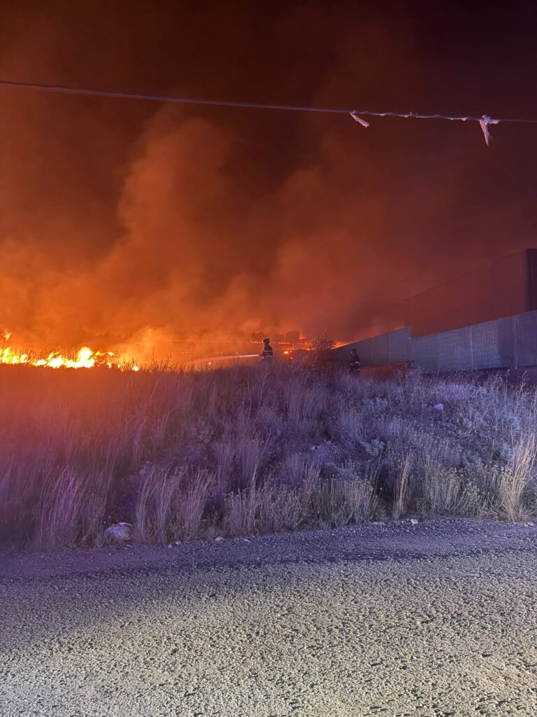 Castrovillari assediata dalle fiamme, il fuoco non dà tregua. De Gaio attiva il Coc 53 incendio castrovillari 4
