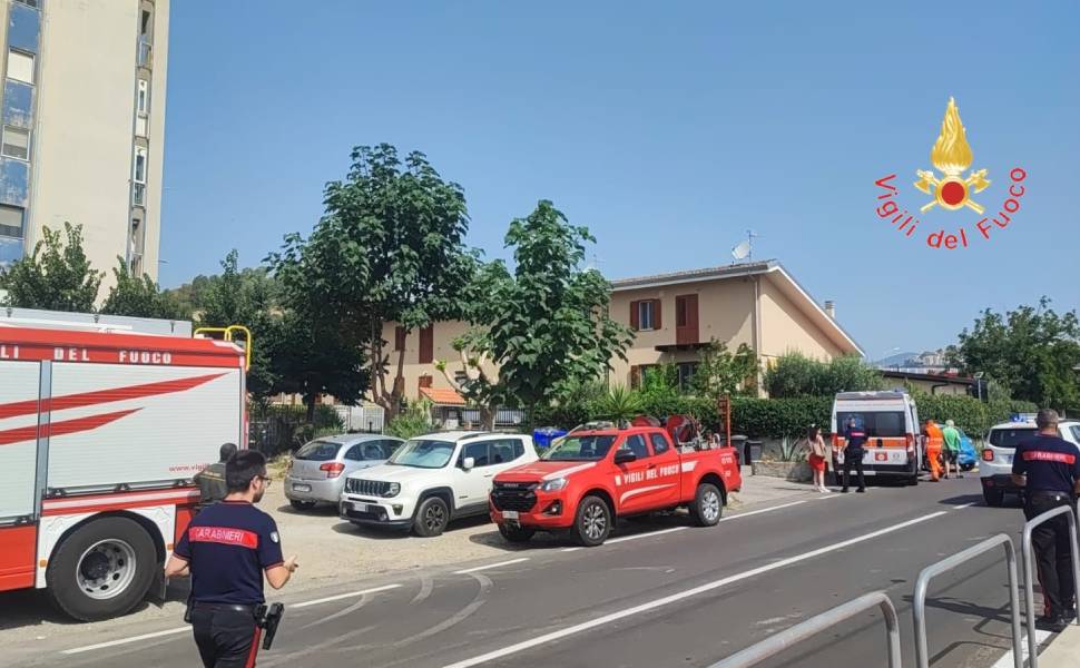 Violento incidente provoca 3 feriti, donna estratta dalle lamiere dai Vigili del fuoco 52 incidente catanzaro donna estratta lamiere vigili fuoco 02
