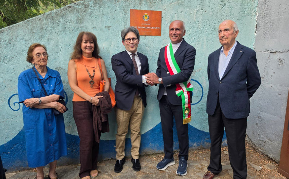 intitolazione prof. Conforti Cosenza scalinata Telesio
