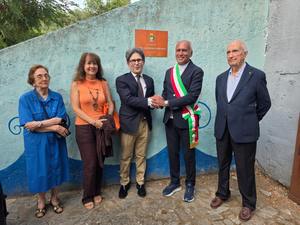 intitolazione prof. Conforti Cosenza scalinata Telesio