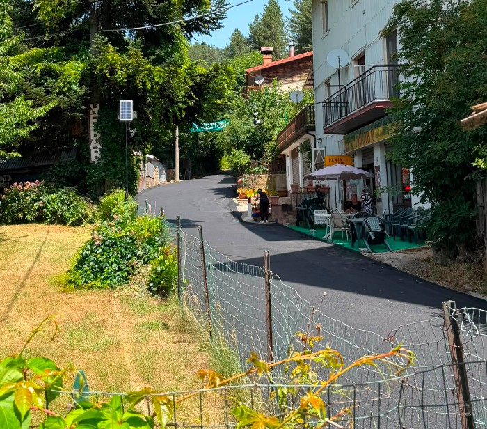 Casali del Manco: nuova bitumazione a Lorica. Rifatto il manto stradale di via Cesare Curcio 89 Casali del Manco: nuova bitumazione a Lorica. Rifatto il manto stradale di via Cesare Curcio