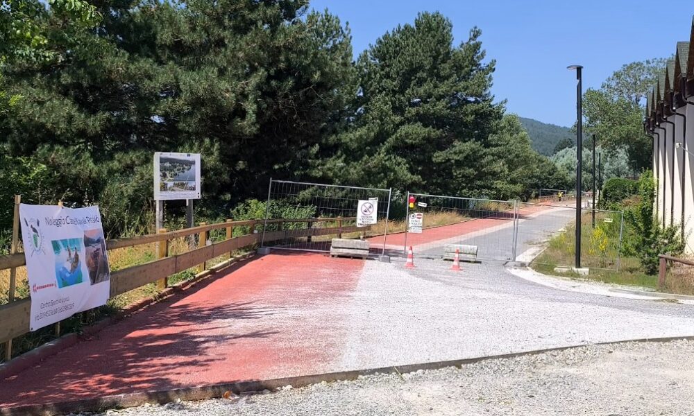 Lorica: rifiuti e lungolago chiuso che diventa un paradosso 