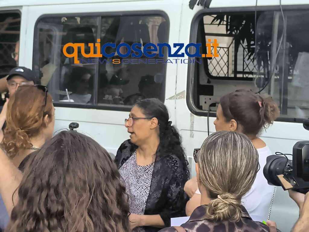 mamma-momo-protesta-cosenza