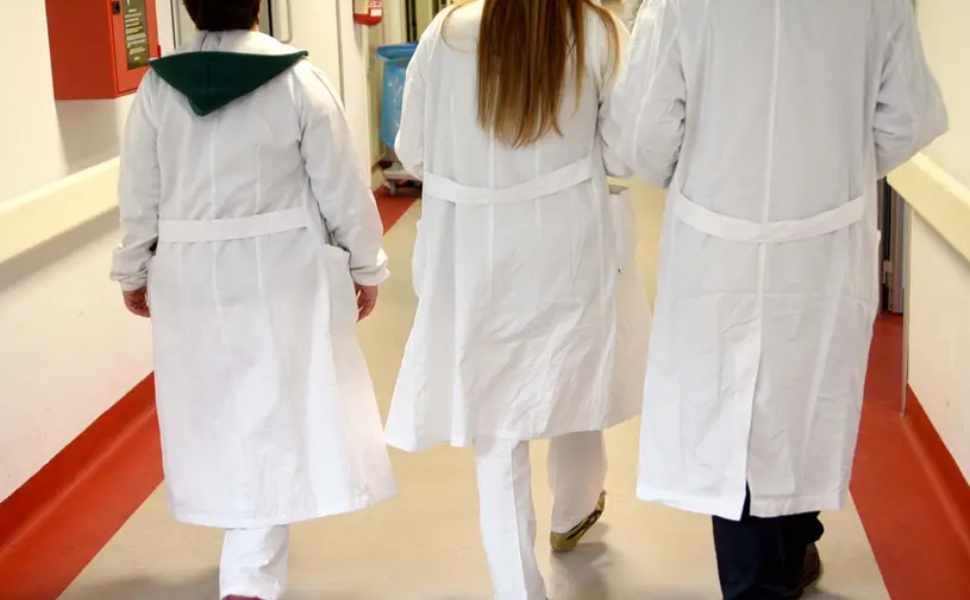 Sanità, fino a 240 euro in più al mese: tutte le novità del nuovo contratto, dall'IA alle nuove tutele 52 personale sanità contratto 03