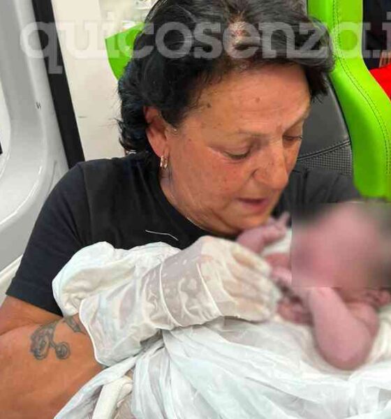 Piane Crati, troppa fretta di venire al mondo. Quando il 118 entra in casa, la bimba è già nata 56 piane-crati-parto-casa
