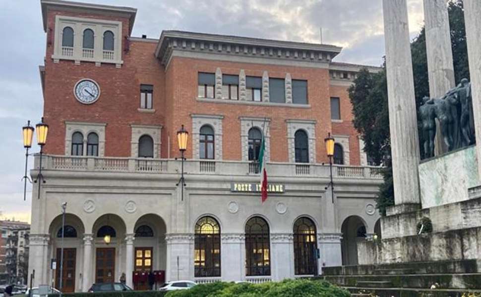 "Tornatene in Calabria": impiegata insultata da un cliente allo sportello postale a Treviso 238 poste treviso - cliente impiegata