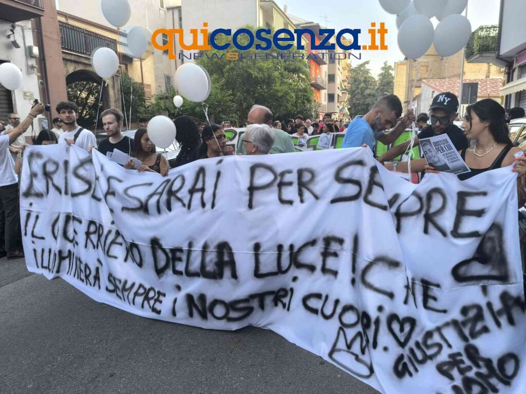 protesta-momo-cosenza-