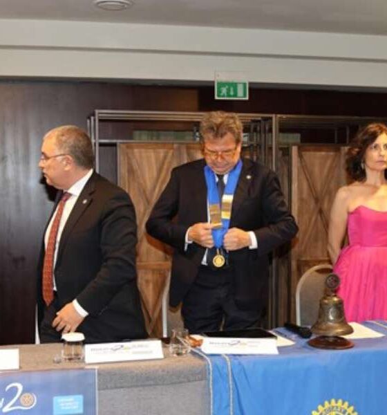 rotary club rende passaggio consegne tucci