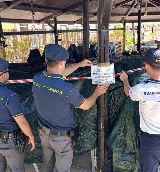 sequestro Paola Stabilimento balneare - Finanza e guardia costiera 01
