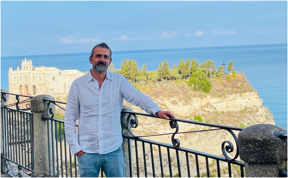Tropea, stretta sul decoro: divieto su treccine e acconciature afro. Stop ai cantieri nel centro storico 52 sindaco Tropea - divieti - ordinanze treccine