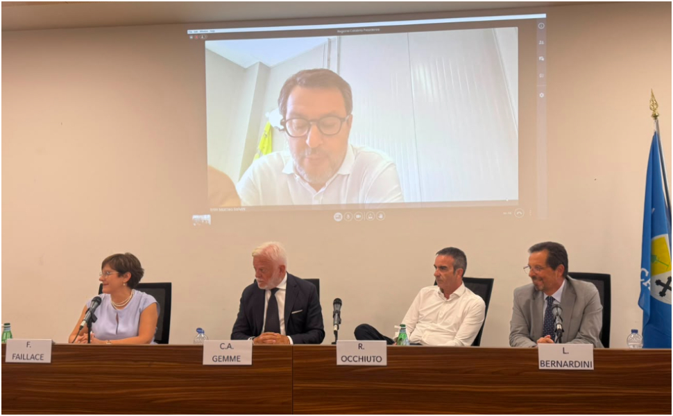 Statale 106 Jonica: fino a 12 miliardi per la “Strada della Magna Grecia”, Salvini «contate su di me» 52 statale 106 - progetti - cittadella - Salvini 02